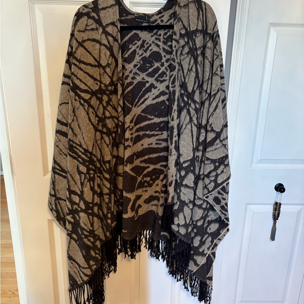 Chic Black and Grey Shawl